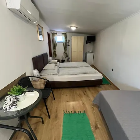 Szilvia Panzio Bed & Breakfast 3*