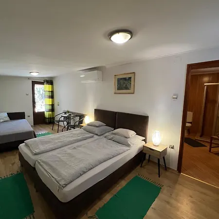 Szilvia Panzio Bed & Breakfast Tolna