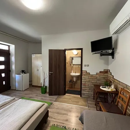 Szilvia Panzio Oda ve Kahvaltı 3*
