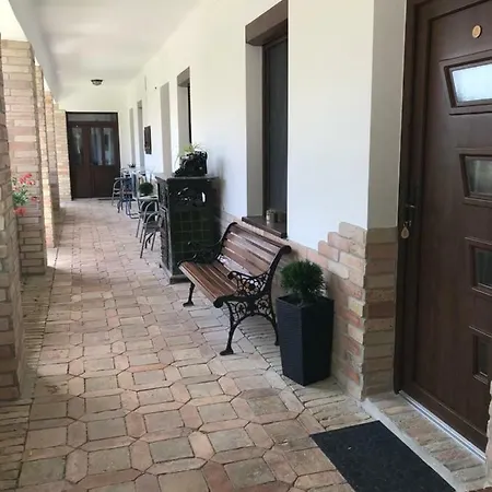 Szilvia Panzio Bed & Breakfast Tolna