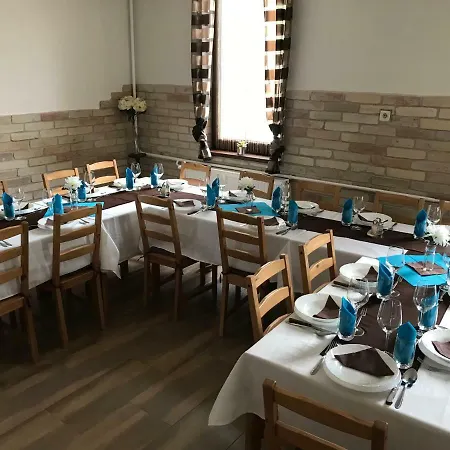 Szilvia Panzio Bed & Breakfast *