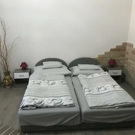 Bed & Breakfast Szilvia Panzio *