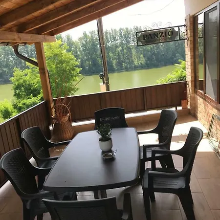 Szilvia Panzió Panzió Tolna