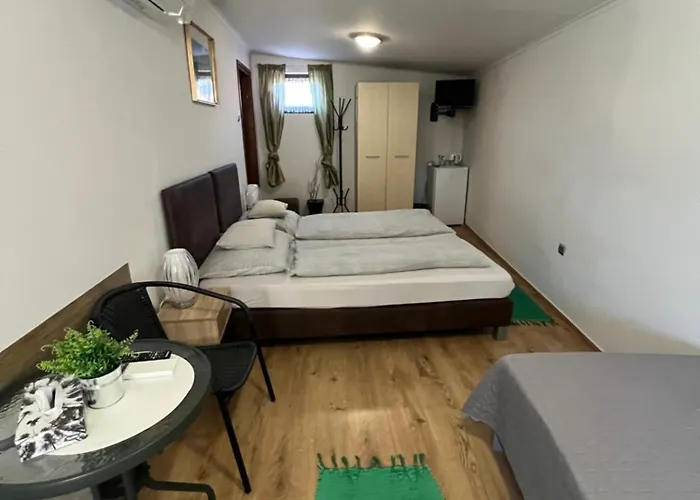 Szilvia Panzio Bed & Breakfast 3*