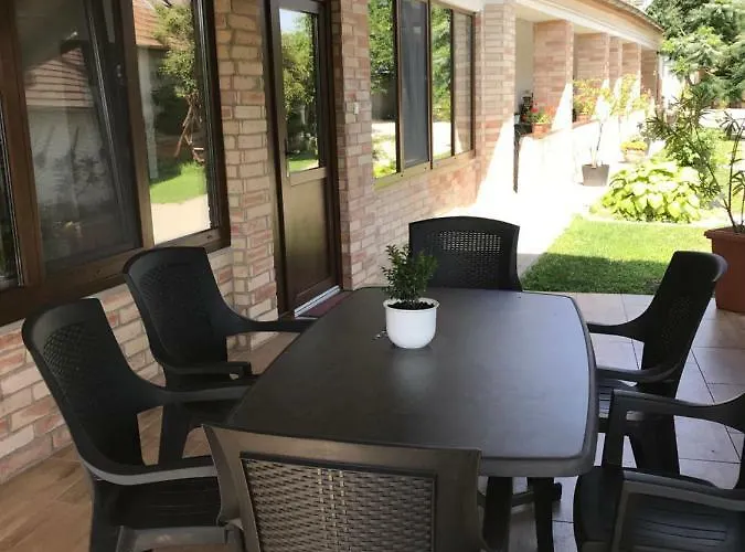 Szilvia Panzio Bed & Breakfast Tolna
