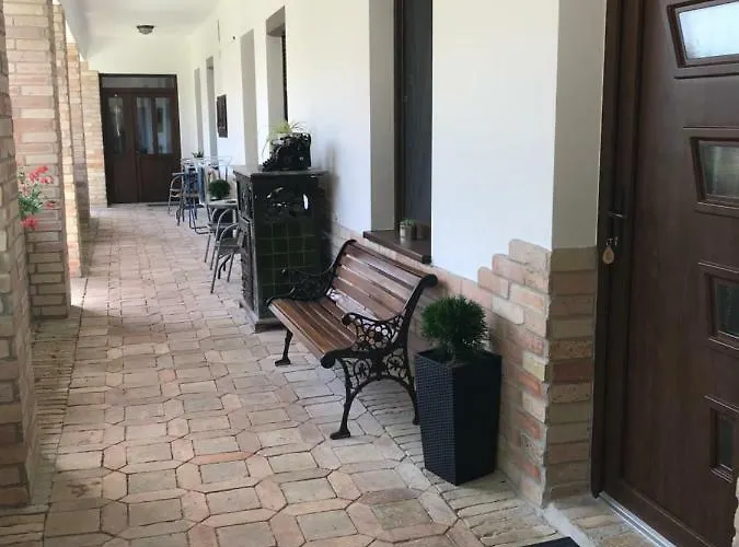Szilvia Panzio Bed & Breakfast Tolna